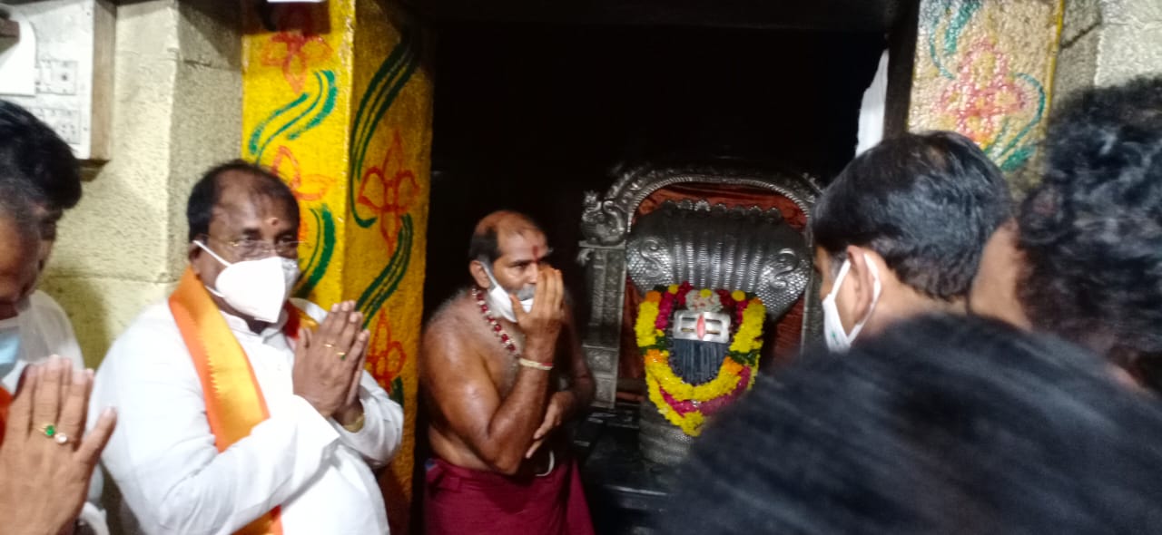 మూడవ రోజు కు చేరిన బిజెపి ఆలయాల సందర్శన మూడవ రోజు కు చేరిన బిజెపి ఆలయాల సందర్శన