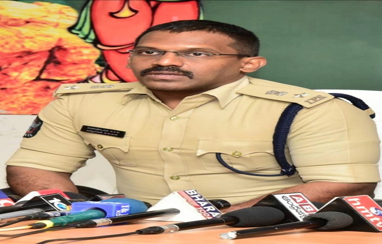 ఎస్.పి అన్బురాజన్ ఆదేశాల మేరకు అక్రమాలపై మెరుపు దాడులు ఎస్.పి అన్బురాజన్ ఆదేశాల మేరకు అక్రమాలపై మెరుపు దాడులు