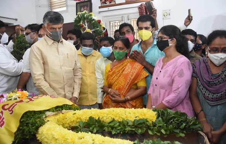 ఆత్మీయుడికి అశృనివాళి ఆత్మీయుడికి అశృనివాళి