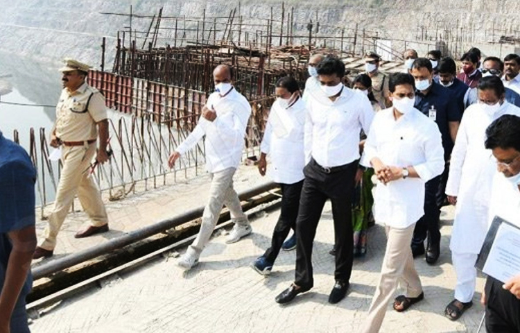 పోలవరం పనుల పురోగతిపై సీఎం జగన్ సమీక్ష పోలవరం పనుల పురోగతిపై సీఎం జగన్ సమీక్ష