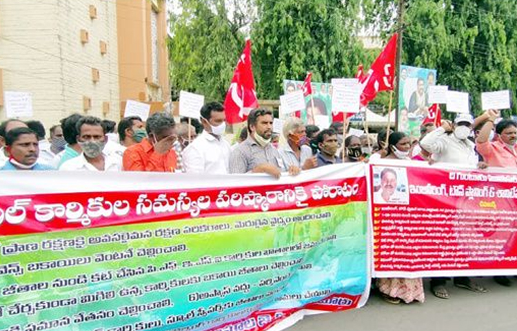గుంటూరు..సత్తెనపల్లి మున్సిపల్ కార్యాలయంలో సిపిఎం ధర్నా గుంటూరు..సత్తెనపల్లి మున్సిపల్ కార్యాలయంలో సిపిఎం ధర్నా