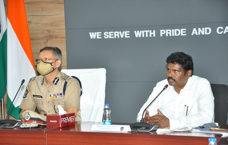 మానవ హక్కులు పరిరక్షణకు ప్రతిఒక్కరు పాటుపడాలి మానవ హక్కులు పరిరక్షణకు ప్రతిఒక్కరు పాటుపడాలి