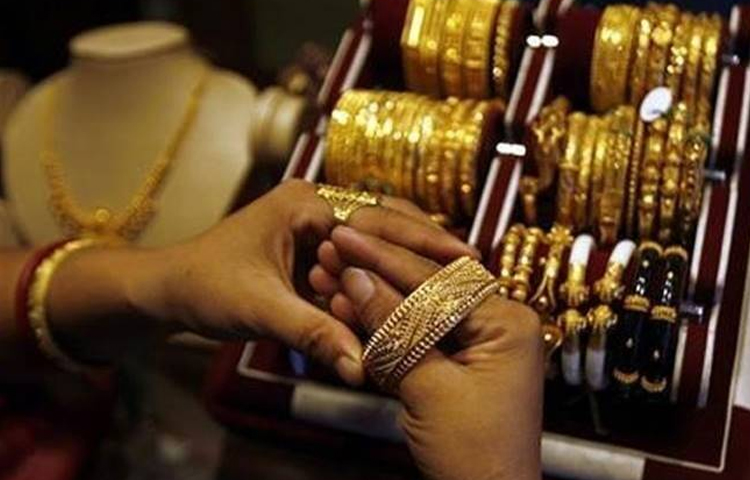 తగ్గుతున్న పసిడి ధర తగ్గుతున్న పసిడి ధర