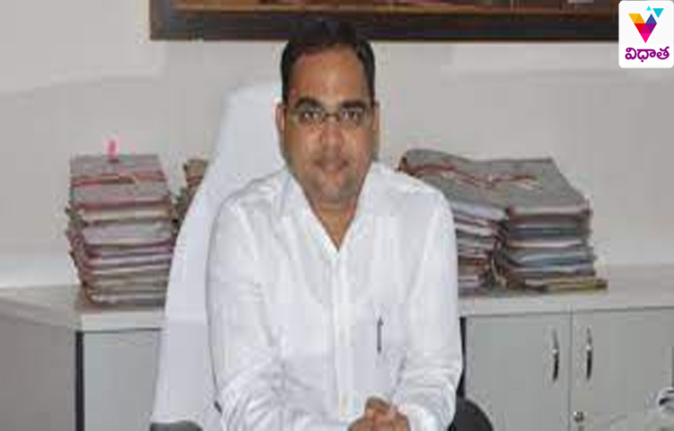 హుజురాబాద్ ఎఫెక్ట్..కరీంనగర్ కలెక్టర్ బదిలీ హుజురాబాద్ ఎఫెక్ట్..కరీంనగర్ కలెక్టర్ బదిలీ