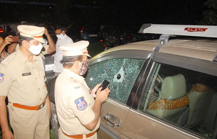 కరీంనగర్లో కాల్పుల కలకలం.. కరీంనగర్లో కాల్పుల కలకలం..