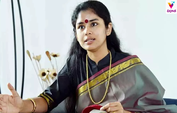 అశోక్గజపతిరాజుపై సంచలన వ్యాఖ్యలు చేసిన సంచయిత అశోక్గజపతిరాజుపై సంచలన వ్యాఖ్యలు చేసిన సంచయిత