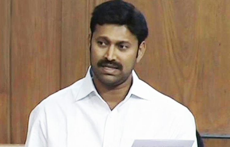 కేంద్ర మంత్రులను కలిసిన వైయస్ అవినాష్ రెడ్డి కేంద్ర మంత్రులను కలిసిన వైయస్ అవినాష్ రెడ్డి
