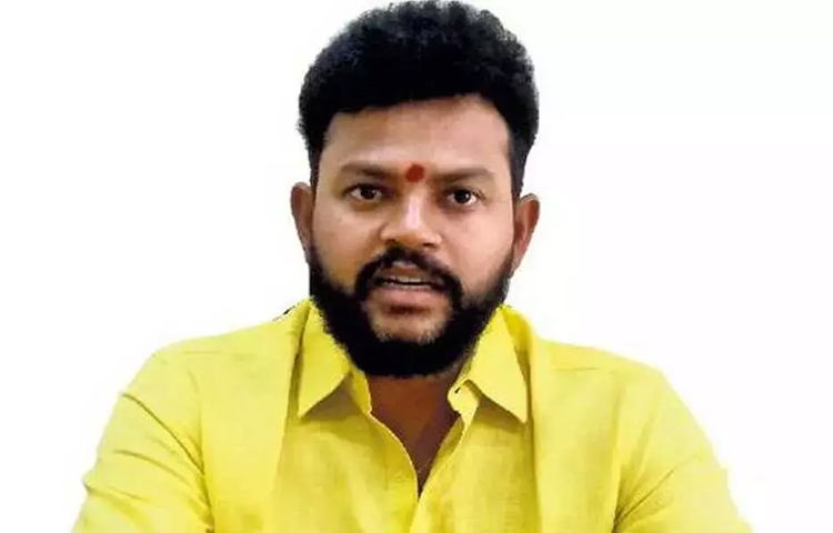 సోషల్ మీడియాలో శిరీషపై అసభ్య పోస్టింగులు పెట్టడం దుర్మార్గం..ఎంపీ రామ్మోహన్నాయుడు సోషల్ మీడియాలో శిరీషపై అసభ్య పోస్టింగులు పెట్టడం దుర్మార్గం..ఎంపీ రామ్మోహన్నాయుడు