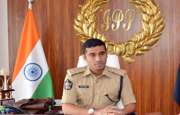అత్యాచార ఘటన నిందితుడిని అరెస్ట్ చేశాం.. ఎస్పీ విశాల్ గున్నీ అత్యాచార ఘటన నిందితుడిని అరెస్ట్ చేశాం.. ఎస్పీ విశాల్ గున్నీ