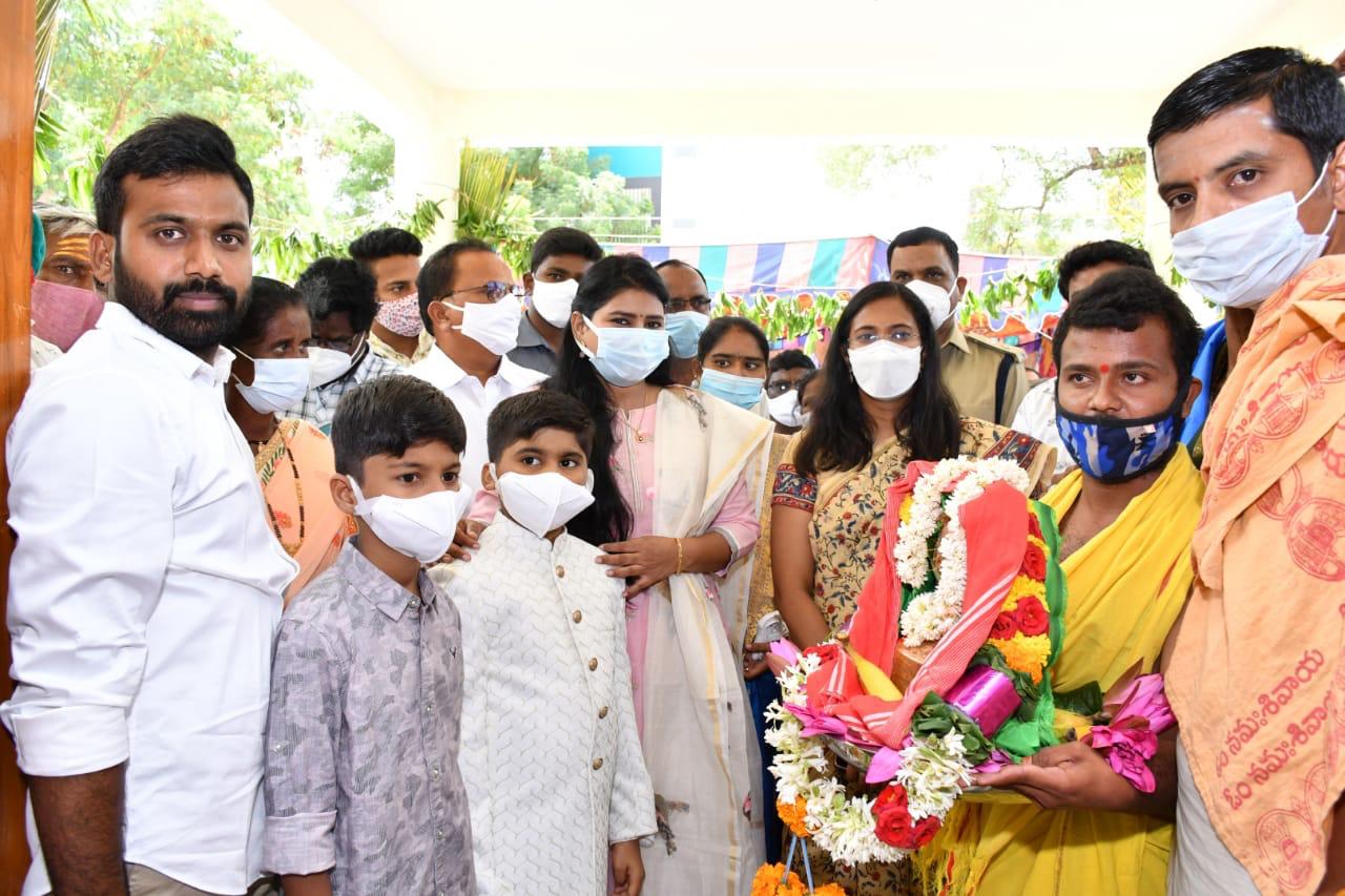 కుమారుడి పుట్టినరోజు సందర్భంగా రూ. 14 లక్షల విలువచేసే అల్ట్రాసౌండ్ స్కానింగ్ మెషీన్ విరాళం కుమారుడి పుట్టినరోజు సందర్భంగా రూ. 14 లక్షల విలువచేసే అల్ట్రాసౌండ్ స్కానింగ్ మెషీన్ విరాళం
