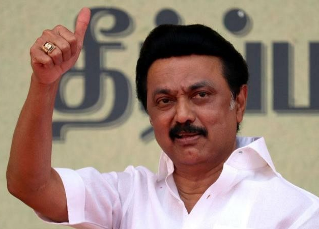 ముఖ్యమంత్రి కాన్వాయ్లో వాహనాల కుదింపు ముఖ్యమంత్రి కాన్వాయ్లో వాహనాల కుదింపు