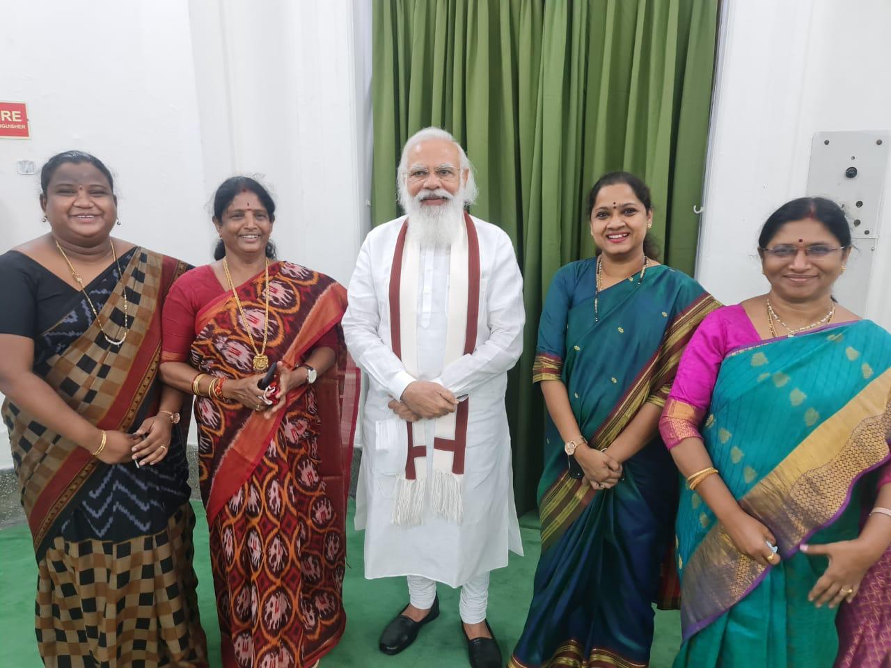 పీఎం మోదీ ని కలిసిన YSRCP ఎంపీ లు పీఎం మోదీ ని కలిసిన YSRCP ఎంపీ లు