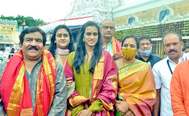 విశాఖపట్నంలో త్వరలో అకాడమీ ప్రారంభిస్తా: పీవీ సింధు విశాఖపట్నంలో త్వరలో అకాడమీ ప్రారంభిస్తా: పీవీ సింధు
