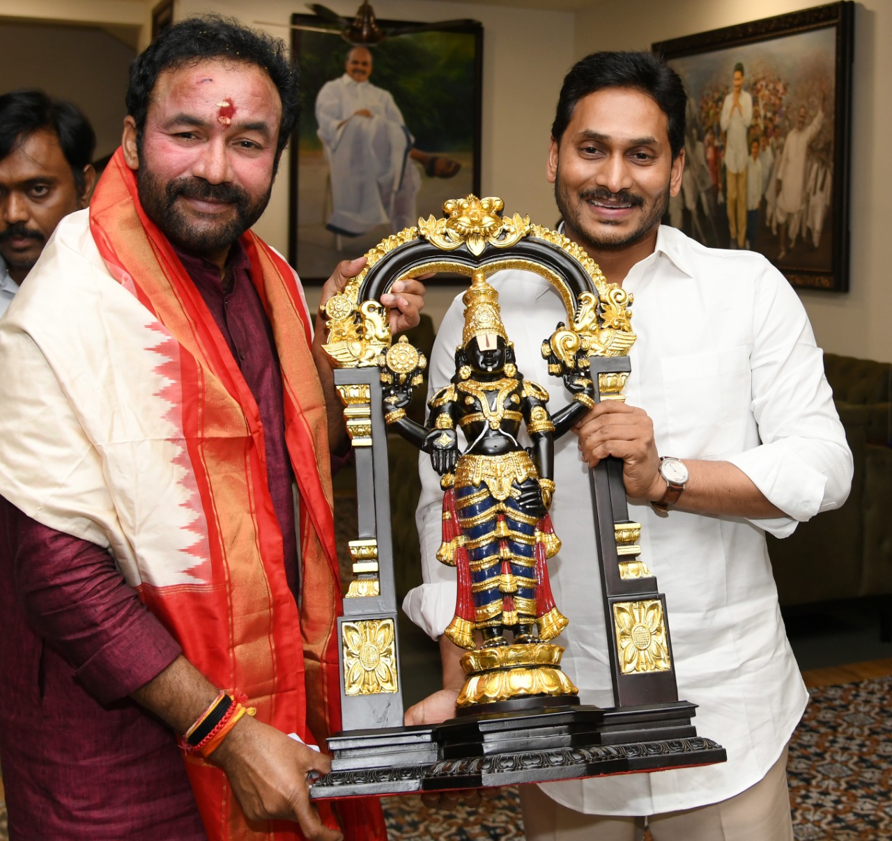సీఎం జగన్ ను కలిసిన కిషన్రెడ్డి సీఎం జగన్ ను కలిసిన కిషన్రెడ్డి
