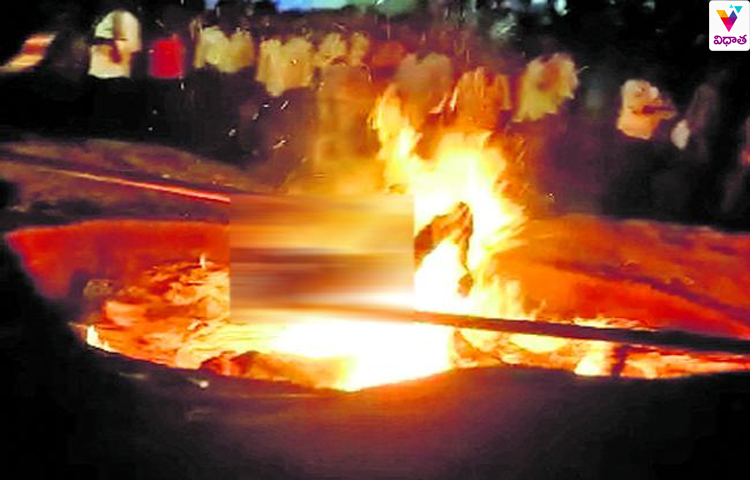 మొహర్రం అగ్నిగుండంలోపడి సజీవ దహనం మొహర్రం అగ్నిగుండంలోపడి సజీవ దహనం