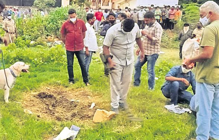 భీమవరం లో పేలుడు కలకలం భీమవరం లో పేలుడు కలకలం