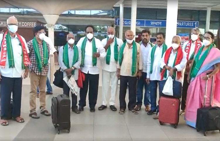 ఢీల్లీకి రైతు సంఘ ప్రతినిధులు,వామపక్ష నేతలు ఢీల్లీకి రైతు సంఘ ప్రతినిధులు,వామపక్ష నేతలు