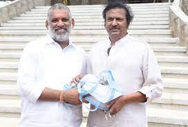 ఆలయాన్ని నిర్మిస్తున్న మోహన్ బాబు…. 17 లక్షల విరాళం అందజేసిన ఎమ్మెల్యే చెవిరెడ్డి ఆలయాన్ని నిర్మిస్తున్న మోహన్ బాబు…. 17 లక్షల విరాళం అందజేసిన ఎమ్మెల్యే చెవిరెడ్డి