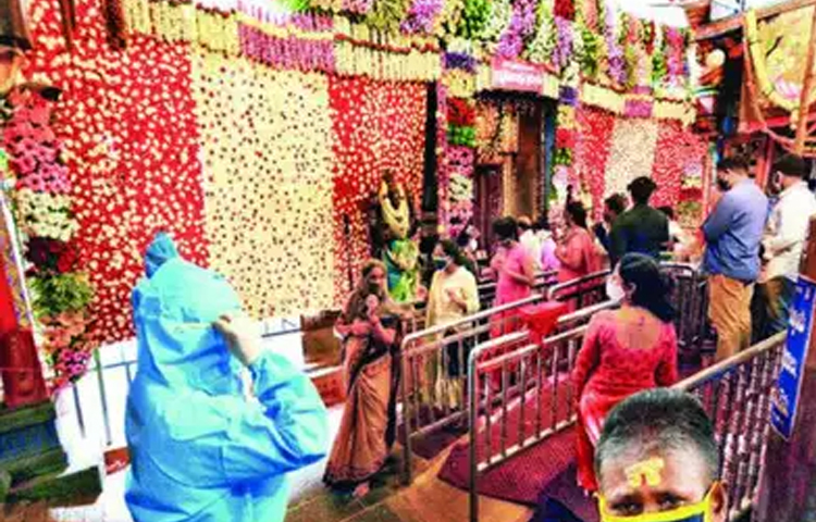 శ్రావణ శుక్రవారం.. ఇంద్రకీలాద్రిపై భక్తులు రద్దీ శ్రావణ శుక్రవారం.. ఇంద్రకీలాద్రిపై భక్తులు రద్దీ