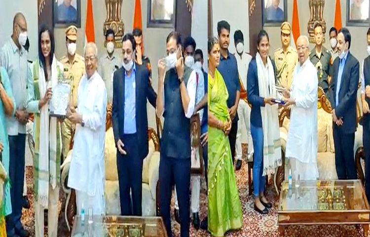 ఏపీ గవర్నర్ కలసిన సింధు,రజనీ ఏపీ గవర్నర్ కలసిన సింధు,రజనీ