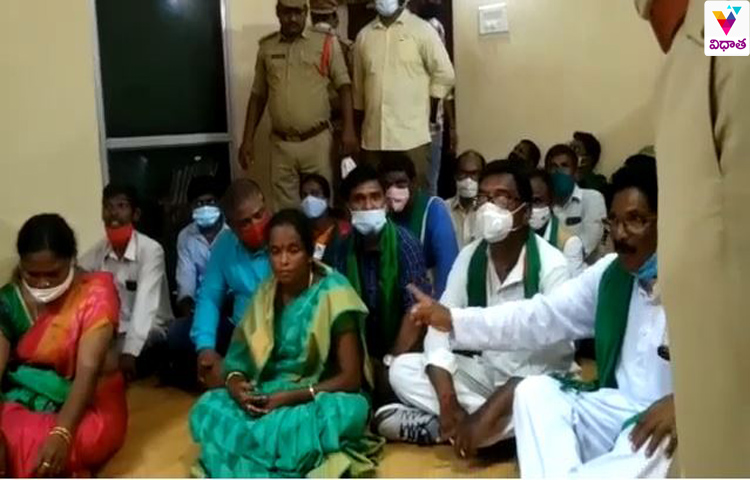 ప్రభుత్వం వెంటనే ఐటీడీఏ అధికారిపై కఠన చర్యలు తీసుకోవాలి ప్రభుత్వం వెంటనే ఐటీడీఏ అధికారిపై కఠన చర్యలు తీసుకోవాలి