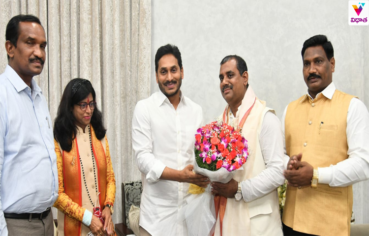 సీఎం జగన్ను కలిసిన ఎసీఎస్సీ అరుణ్ హల్దార్ సీఎం జగన్ను కలిసిన ఎసీఎస్సీ అరుణ్ హల్దార్