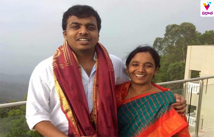 పరిటాల సిద్ధార్థ్ బ్యాగ్ లో బుల్లెట్ పరిటాల సిద్ధార్థ్ బ్యాగ్ లో బుల్లెట్