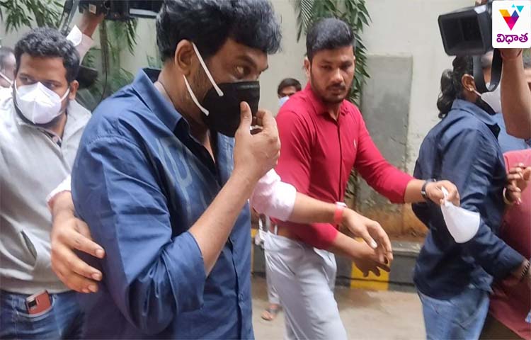 ఈడీ విచారణకు హాజరైన పూరీ జగన్ ఈడీ విచారణకు హాజరైన పూరీ జగన్