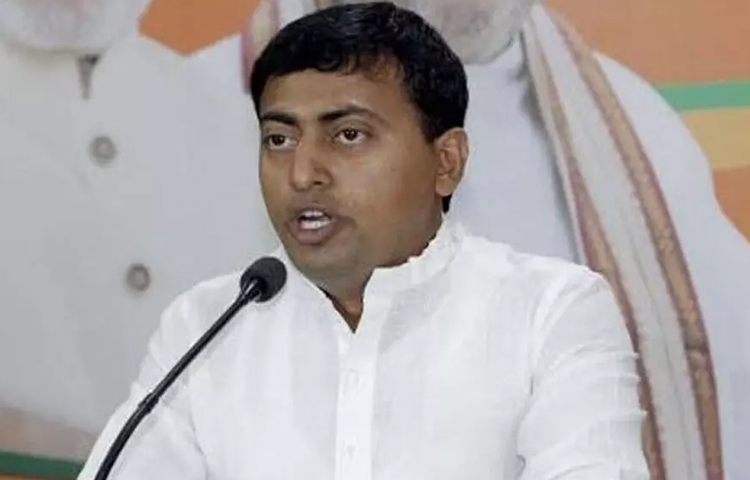 బండి సంజయ్తో పెట్టుకున్నోళ్లు మట్టికరుస్తున్నారు: రాకేష్రెడ్డి బండి సంజయ్తో పెట్టుకున్నోళ్లు మట్టికరుస్తున్నారు: రాకేష్రెడ్డి