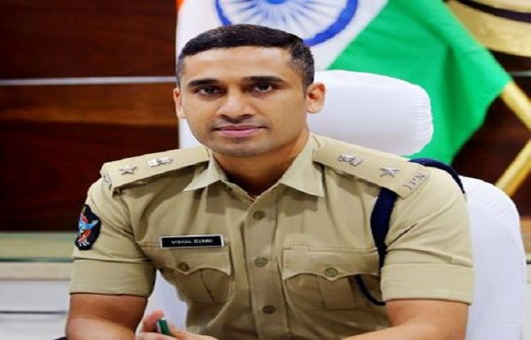 నక్కా ఆనంద్బాబుపై నేను చేయిచేసుకొలేదు నక్కా ఆనంద్బాబుపై నేను చేయిచేసుకొలేదు