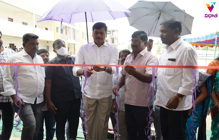 ఓ.డి.చెరువులో స్కూల్ ని ప్రారంభించిన MLA శ్రీధర్ రెడ్డి ఓ.డి.చెరువులో స్కూల్ ని ప్రారంభించిన MLA శ్రీధర్ రెడ్డి