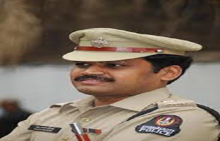 సైబరాబాద్ పోలీసు కమీషనర్ గా భాధ్యతలు స్వీకరించిన స్టీఫెన్ రవీంద్ర సైబరాబాద్ పోలీసు కమీషనర్ గా భాధ్యతలు స్వీకరించిన స్టీఫెన్ రవీంద్ర