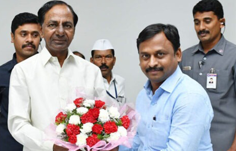 హుజూరాబాద్ టిఆర్ఎస్ పార్టీ అభ్యర్థిగా గెల్లు శ్రీనివాస్ యాదవ్ హుజూరాబాద్ టిఆర్ఎస్ పార్టీ అభ్యర్థిగా గెల్లు శ్రీనివాస్ యాదవ్