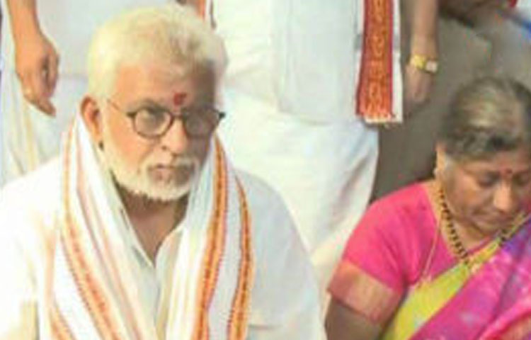కనకదుర్గ అమ్మవారిని దర్శించుకున్న వై వి సుబ్బారెడ్డి దంపతులు కనకదుర్గ అమ్మవారిని దర్శించుకున్న వై వి సుబ్బారెడ్డి దంపతులు