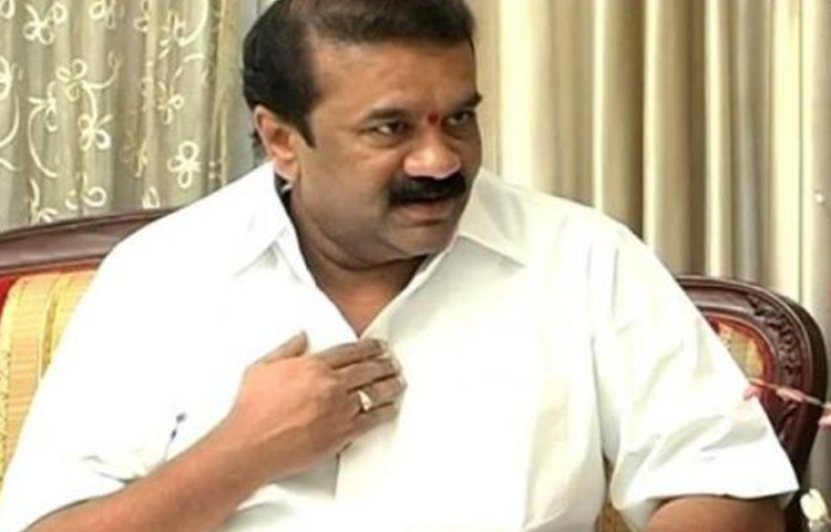మాజీ MP ని పరామర్శించిన మంత్రి తలసాని మాజీ MP ని పరామర్శించిన మంత్రి తలసాని