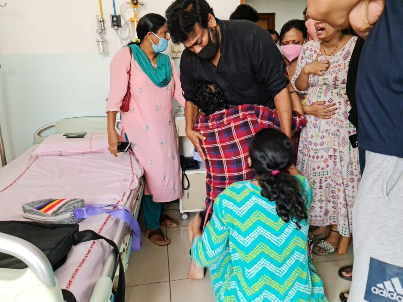 ప్రముఖ నటుడు ఉత్తేజ్ కు భార్యా వియోగం ప్రముఖ నటుడు ఉత్తేజ్ కు భార్యా వియోగం
