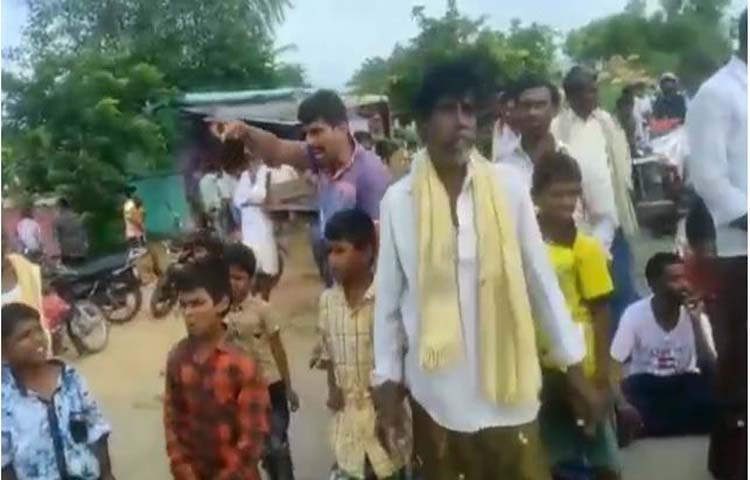 గొల్లపల్లి తాండా సమస్యలు పరిష్కరించాలని గ్రామస్తులు ఆందోళ గొల్లపల్లి తాండా సమస్యలు పరిష్కరించాలని గ్రామస్తులు ఆందోళ