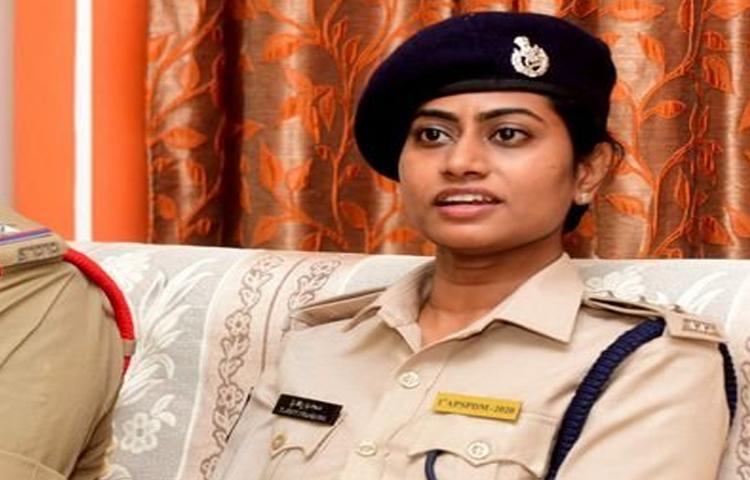 మహిళపై అత్యాచార ఘటనపై విచారణ చేపట్టిన పోలీసులు మహిళపై అత్యాచార ఘటనపై విచారణ చేపట్టిన పోలీసులు