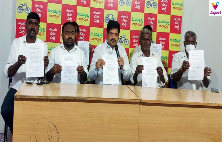 సీఎం జగన్ మత్స్యకారుల గొంతుకోస్తున్నాడు సీఎం జగన్ మత్స్యకారుల గొంతుకోస్తున్నాడు