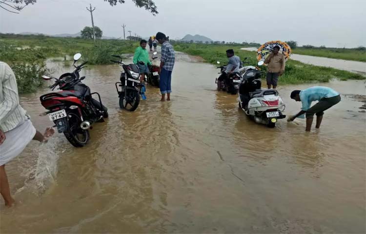 ప‌ల్నాడులో పోటెత్తుతున్న వ‌ర‌ద‌లు