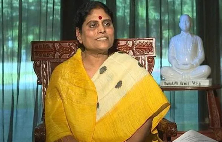 రేపు హైదరాబాద్ నోవాటెల్ లో ముఖ్య నేతలతో విజయమ్మ భేటీ రేపు హైదరాబాద్ నోవాటెల్ లో ముఖ్య నేతలతో విజయమ్మ భేటీ