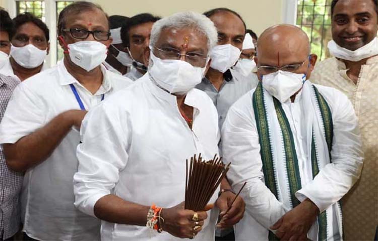 ఏడు కొండలు.. ఏడు అగరబత్తుల బ్రాండ్లు.. విక్రయం ప్రారంభం ఏడు కొండలు.. ఏడు అగరబత్తుల బ్రాండ్లు.. విక్రయం ప్రారంభం