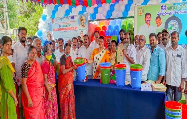 క్లీన్ ఆంధ్రప్రదేశ్ కార్యక్రమంలో పాల్గొన్న రోజా క్లీన్ ఆంధ్రప్రదేశ్ కార్యక్రమంలో పాల్గొన్న రోజా