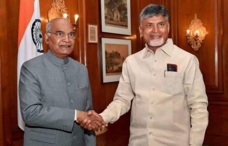 రాష్ట్రపతి భవన్ చేరుకున్న టీడీపీ అధినేత చంద్రబాబు, బృందం రాష్ట్రపతి భవన్ చేరుకున్న టీడీపీ అధినేత చంద్రబాబు, బృందం