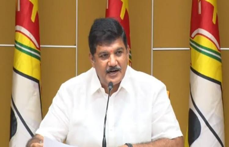 టీడీపీ నేత ధూళిపాళ్ల నరేంద్రపై ప్రభుత్వం మరో అస్త్రం టీడీపీ నేత ధూళిపాళ్ల నరేంద్రపై ప్రభుత్వం మరో అస్త్రం