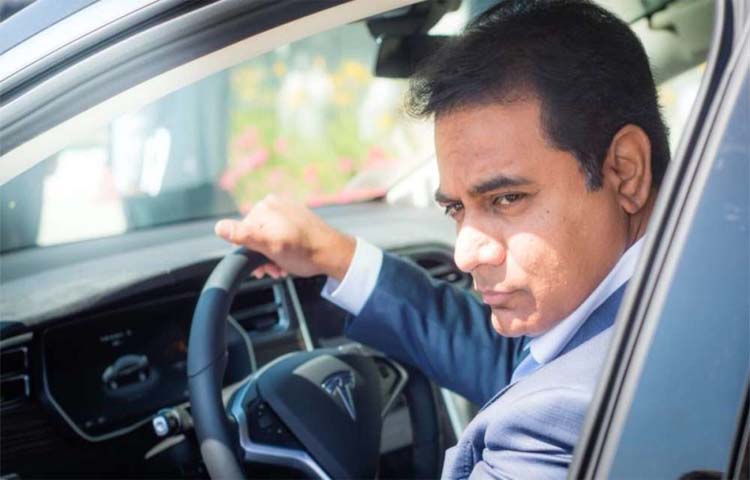 బాపుఘాట్ ముందు కేటీఆర్ కారు రాంగ్ రూట్ బాపుఘాట్ ముందు కేటీఆర్ కారు రాంగ్ రూట్