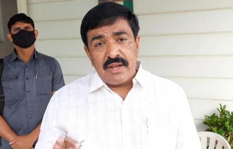 పట్టాభికి చంద్రబాబు నుంచి ప్రాణహాని ఉంది..! పట్టాభికి చంద్రబాబు నుంచి ప్రాణహాని ఉంది..!