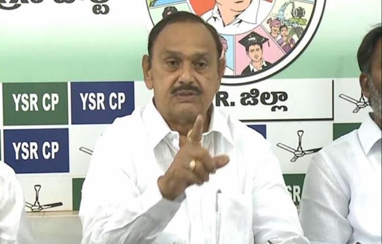 సీఎంని దూషించిన వారిపై దాడి తప్పు కాదు నేరం అంతకంటేకాదు సీఎంని దూషించిన వారిపై దాడి తప్పు కాదు నేరం అంతకంటేకాదు