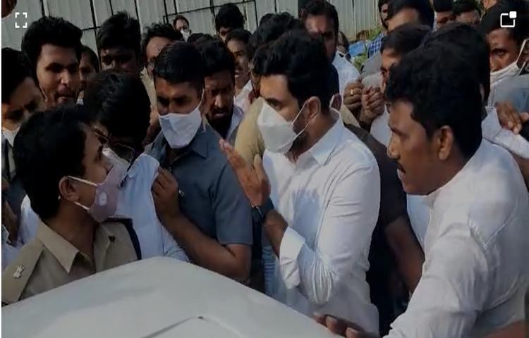 పోలీసులపై నారా లోకేష్ ఆగ్రహం.. పోలీసులపై నారా లోకేష్ ఆగ్రహం..
