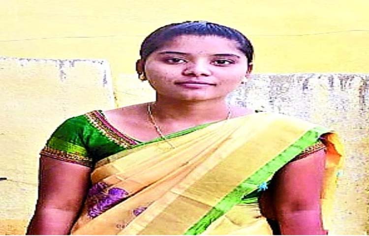 క్షణికావేశంలో వివాహిత ఆత్మహత్య క్షణికావేశంలో వివాహిత ఆత్మహత్య